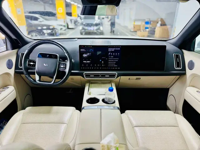 Li Auto L9 — Фото автомобиля 11