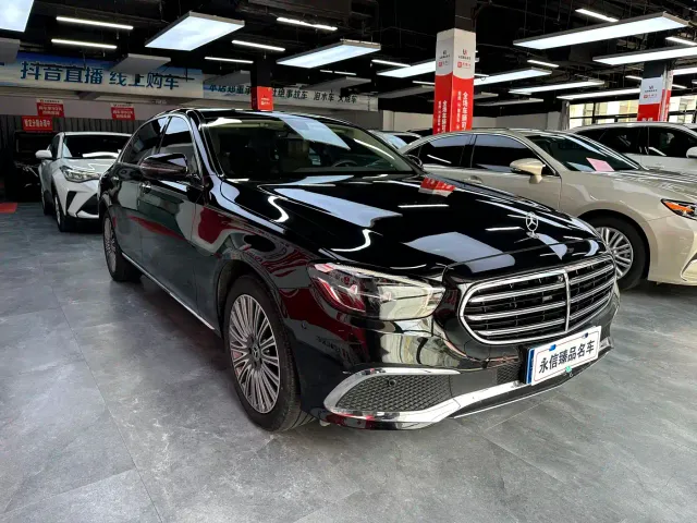 Mercedes-Benz E-Class — Фото автомобиля 3