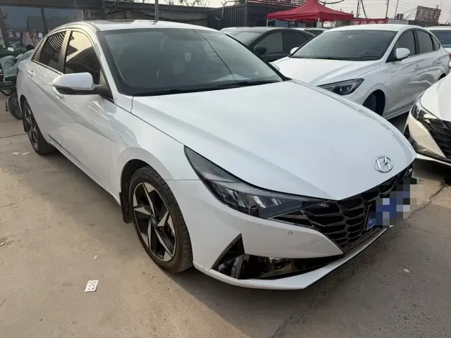Hyundai Elantra — Фото автомобиля 3