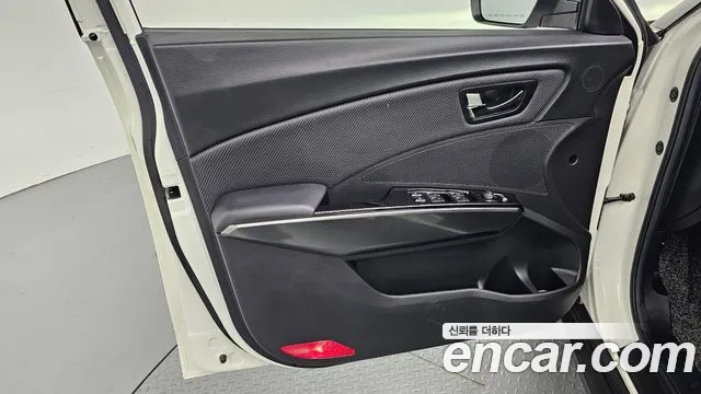 KG_Mobility_Ssangyong TIBOLI Very New Tivoli Бензин 1.5 2WD — Фото автомобиля 24