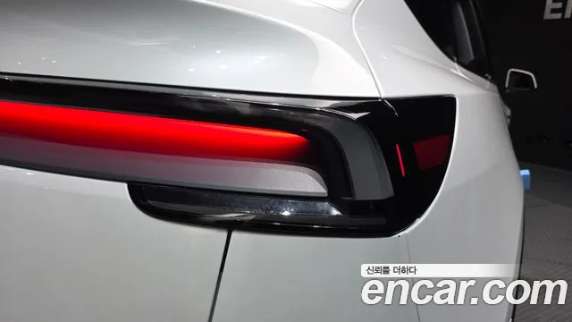 Tesla Model Y — Фото автомобиля 8