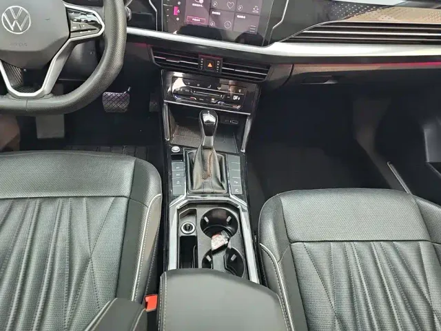 Volkswagen Passat — Фото автомобиля 16
