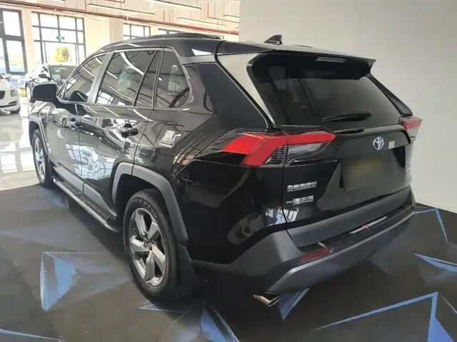Toyota RAV4 — Фото автомобиля 4