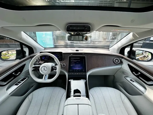 Mercedes-Benz EQE SUV — Фото автомобиля 8
