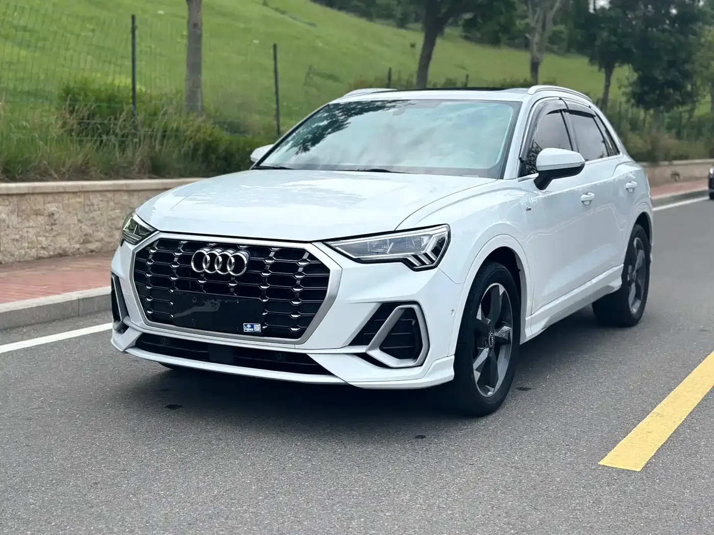 Фотография автомобиля — Audi Audi Q3