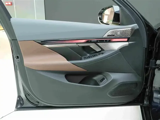 BMW 5 Series — Фото автомобиля 14