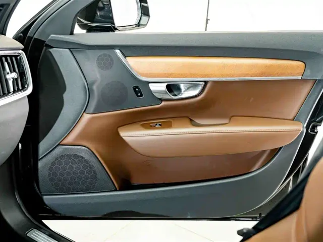 Volvo S90 — Фото автомобиля 15