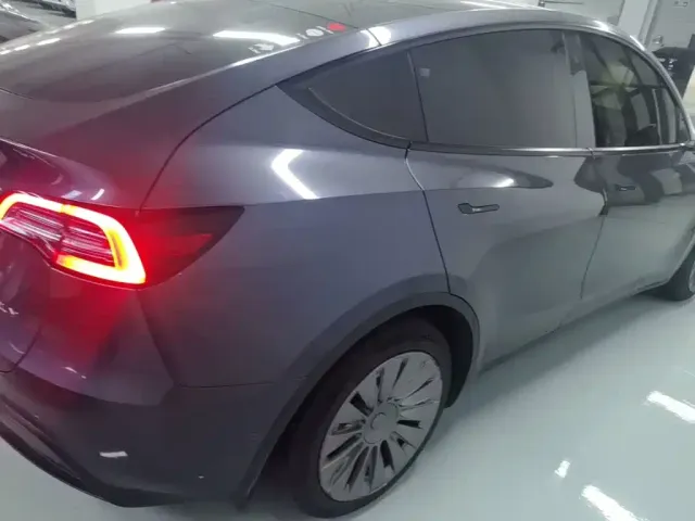 Tesla Model Y — Фото автомобиля 6
