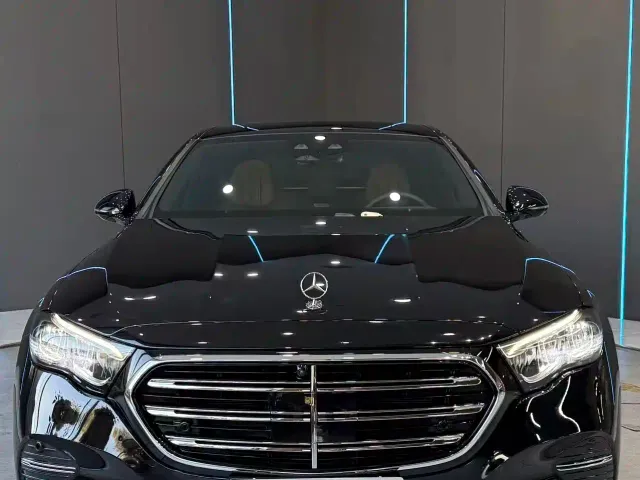 Mercedes-Benz E-Class — Фото автомобиля 2