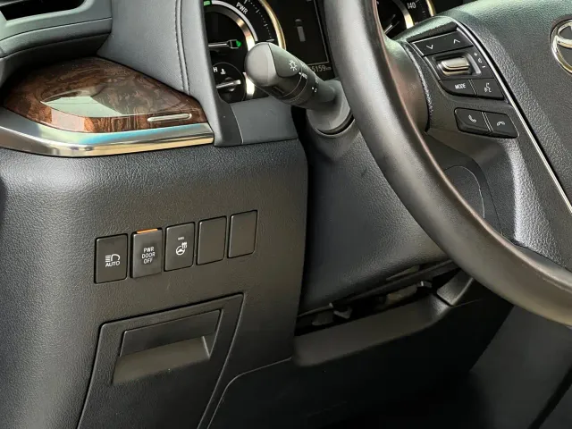 Toyota Alphard — Фото автомобиля 25
