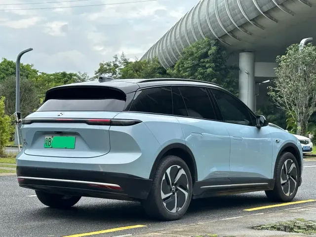 Nio ES6 — Фото автомобиля 18