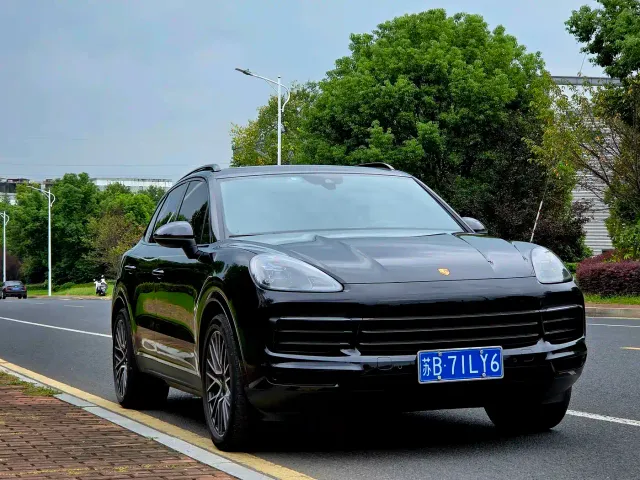 Porsche Cayenne — Фото автомобиля 3