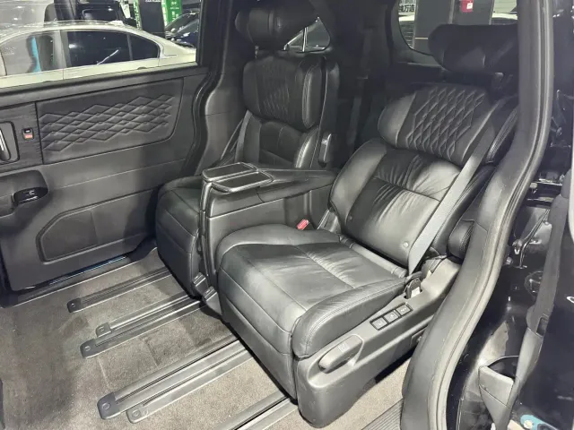 Honda Elysion — Фото автомобиля 5