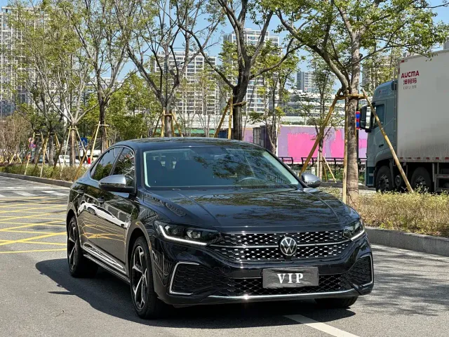 Volkswagen Passat — Фото автомобиля 3