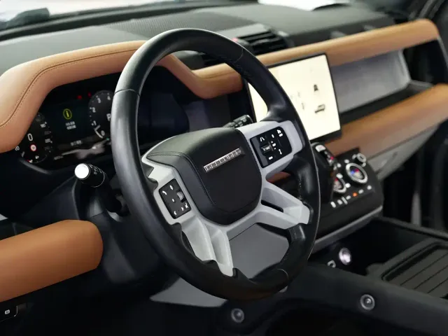 Land Rover Defender — Фото автомобиля 7