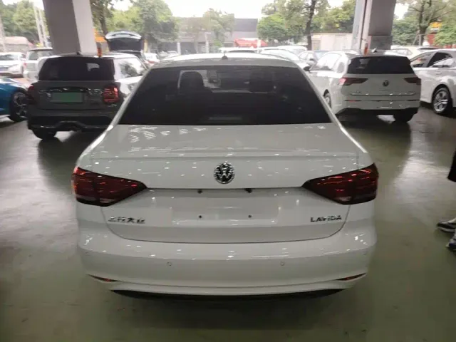 Volkswagen Lavida — Фото автомобиля 5