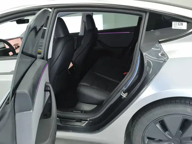 Tesla Model 3 — Фото автомобиля 11