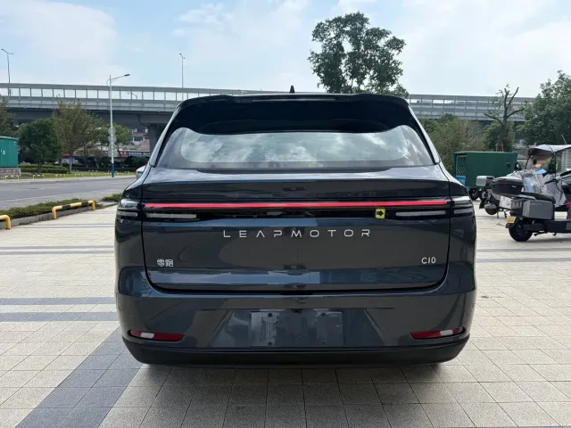 Leapmotor C10 — Фото автомобиля 12