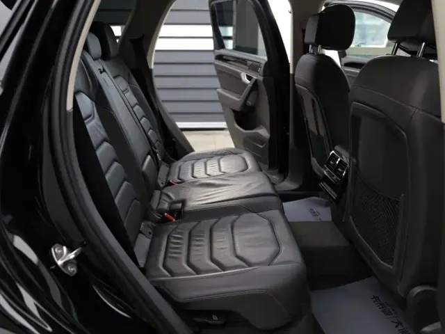 Volkswagen Touareg — Фото автомобиля 24