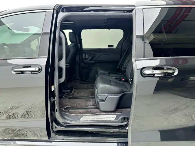 Toyota Sienna — Фото автомобиля 17