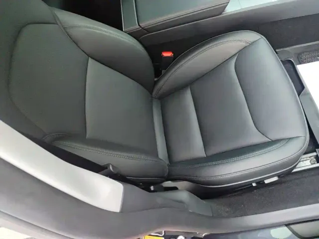 Tesla Model 3 — Фото автомобиля 24