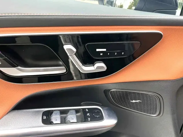 Mercedes-Benz Mercedes-Benz GLC 2023 GLC 300 L 4MATIC Sport 5-Seater — Фото автомобиля 4