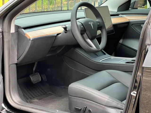 Tesla Model 3 — Фото автомобиля 4