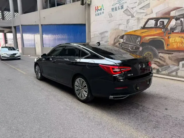Hongqi H5 — Фото автомобиля 4