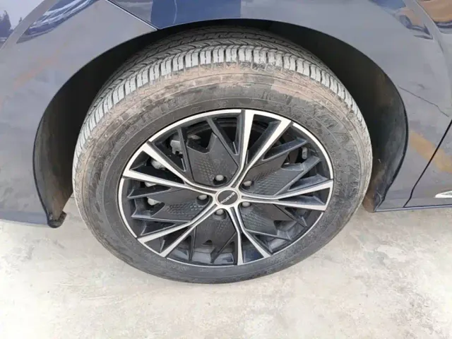 Roewe iMAX8 — Фото автомобиля 22