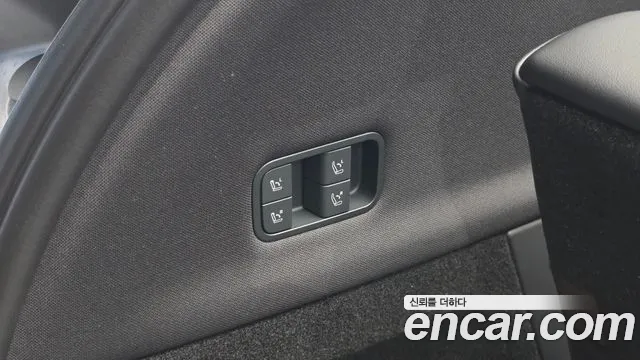 Tesla Model Y — Фото автомобиля 27
