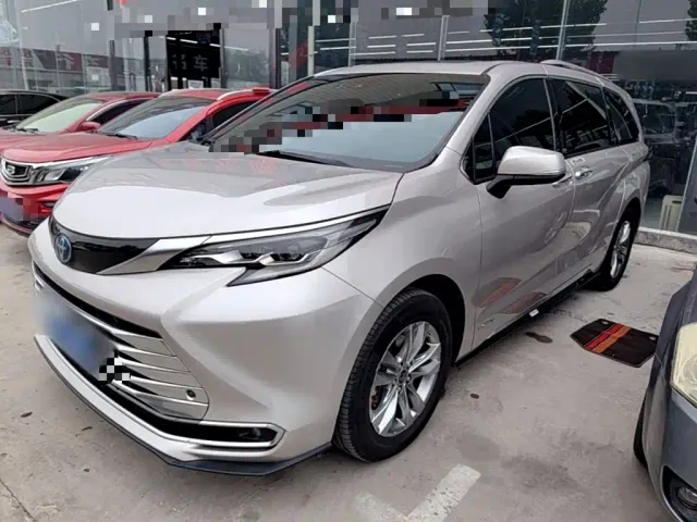 Фотография автомобиля — Toyota Sienna