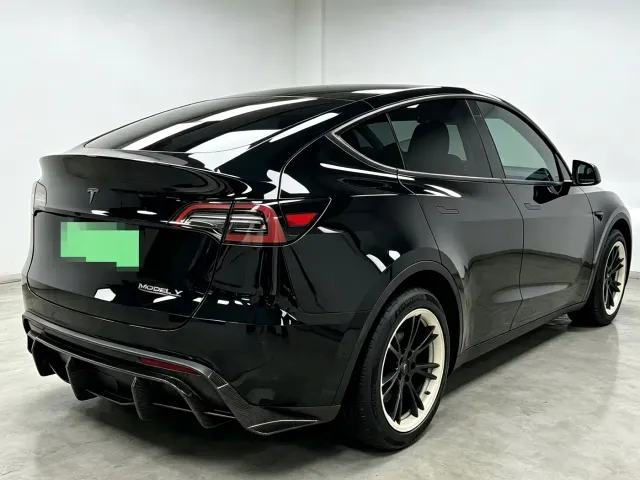 Tesla Model Y — Фото автомобиля 18