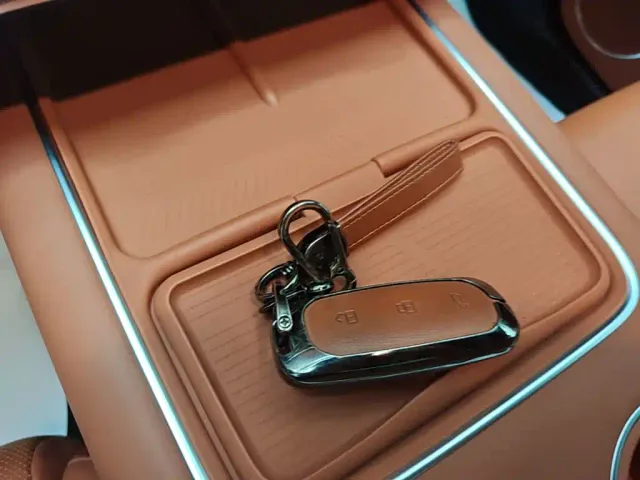 Li Auto L8 — Фото автомобиля 8