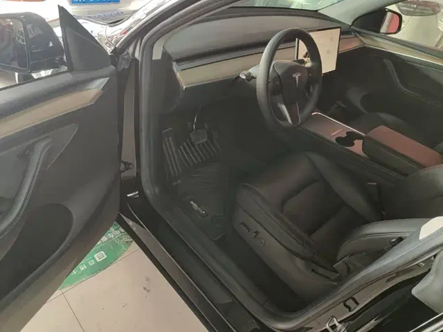 Tesla Model Y — Фото автомобиля 15