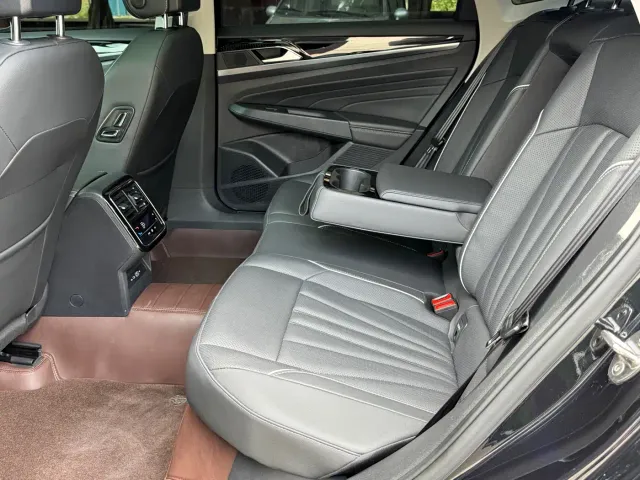 Volkswagen Passat — Фото автомобиля 27