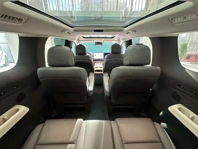 Li Auto MEGA — Фото автомобиля 7