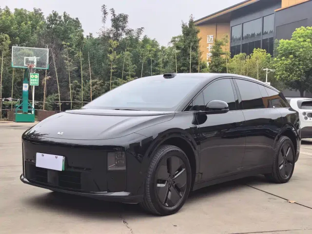 Фотография автомобиля — Li Auto i6