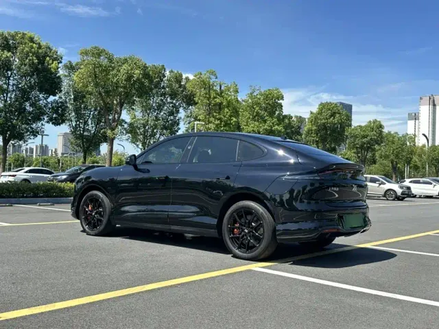 IM Motors LS6 — Фото автомобиля 10