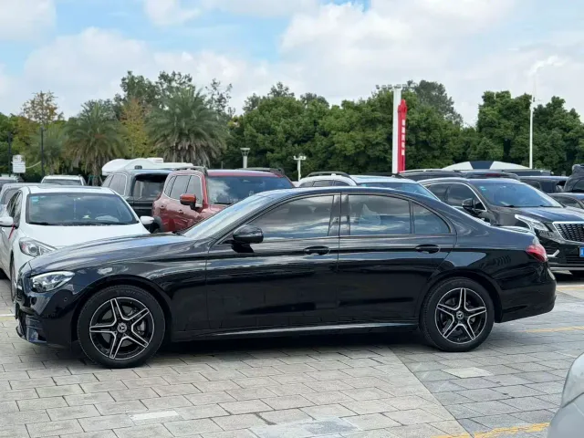 Mercedes-Benz E-Class — Фото автомобиля 3