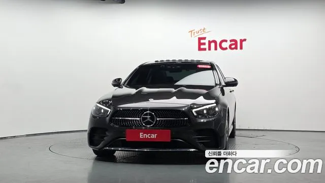 Mercedes-Benz E-Class — Фото автомобиля 3