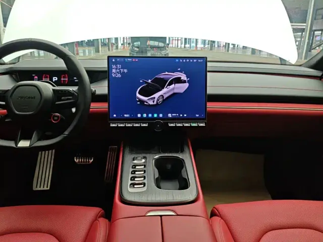 Xiaomi SU7 — Фото автомобиля 12