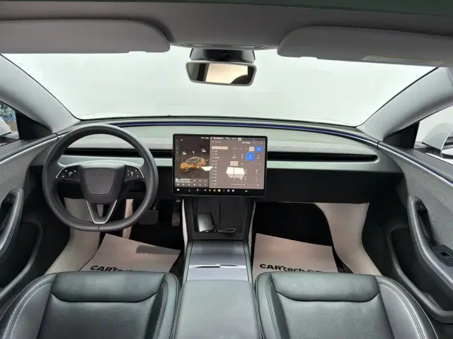 Tesla Model 3 — Фото автомобиля 12
