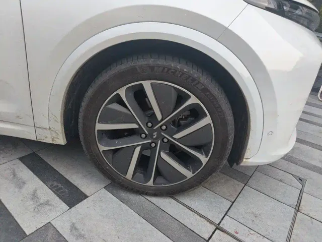 Li Auto L7 — Фото автомобиля 26