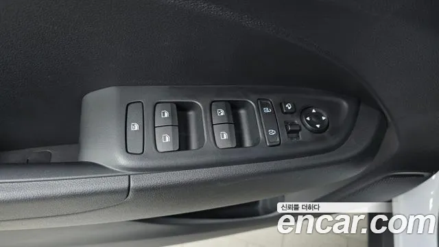 Hyundai Venue — Фото автомобиля 23