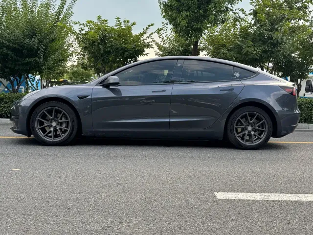 Tesla Model 3 — Фото автомобиля 5