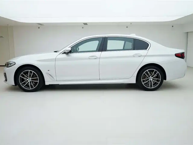 BMW 5 Series — Фото автомобиля 3