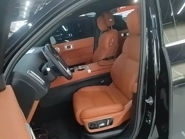 Li Auto L7 — Фото автомобиля 14