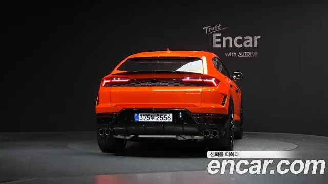 Lamborghini Urus — Фото автомобиля 4