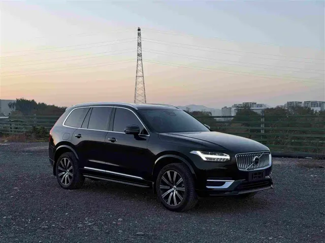 Volvo XC90 — Фото автомобиля 3