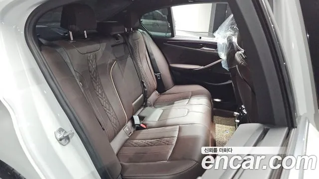 BMW 5-Series — Фото автомобиля 9